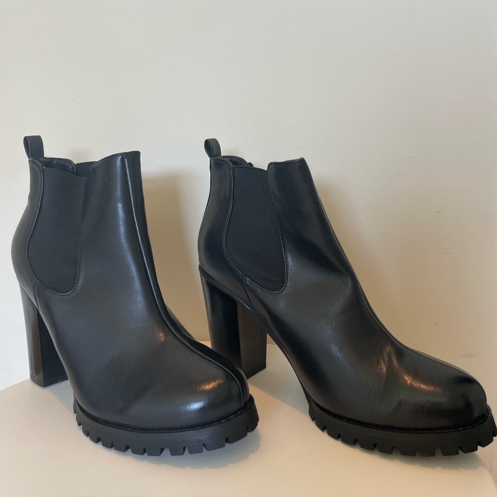 Chinese Laundry Black Heeled Chelsea Boots